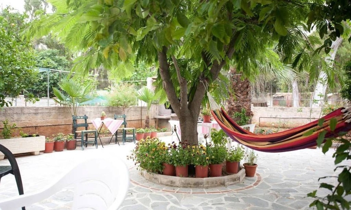 Elliniko-Argyroupoli House | Veggie Garden Athens B&B
