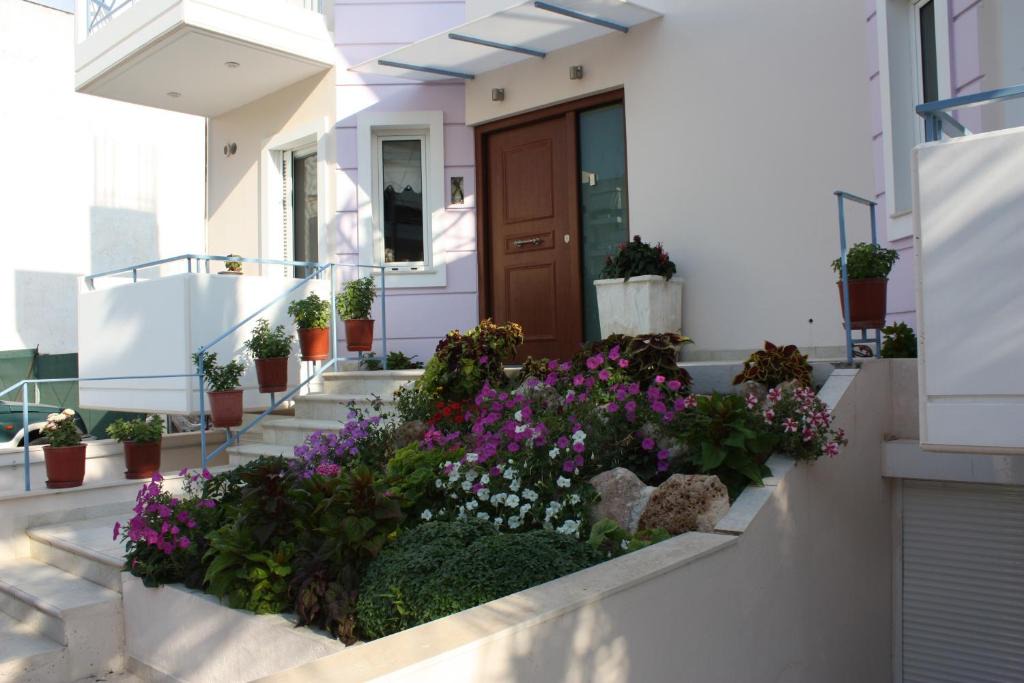 Elliniko-Argyroupoli Bed & Breakfast | Veggie Garden Athens B&B