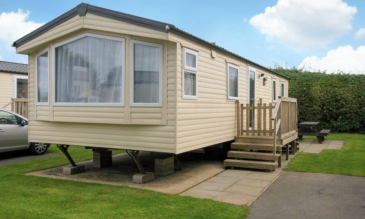 Mappleton House | Very comfortable, modern and contemporary caravan with one double and two twin.