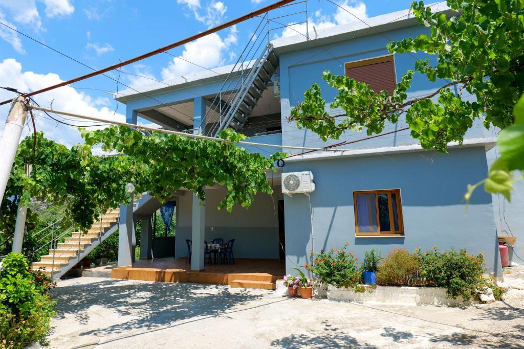 Qazim Pali House | Vila Juli