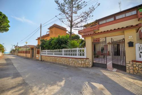 Lido Manfria Apartment | Villa Caci Diadora