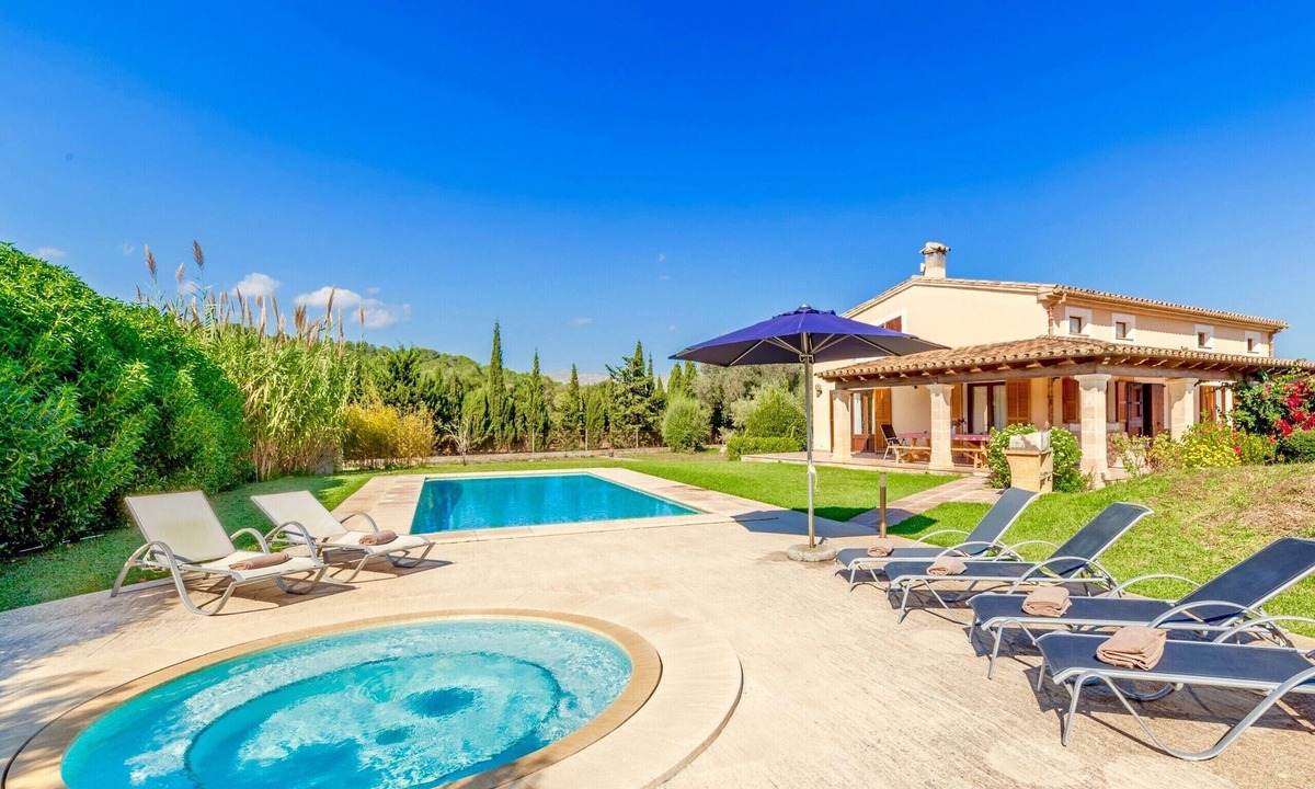 Puerto de Pollensa Villa | Villa Can Lleida Valero for eigth people with pool and jacuzzi