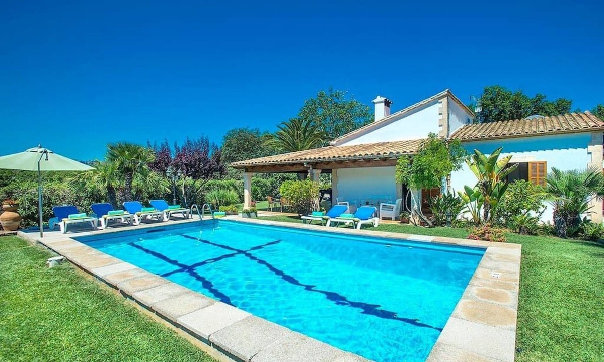 Puerto de Pollensa Villa | Villa Geranios, country house a few minutes driving from Pollensa