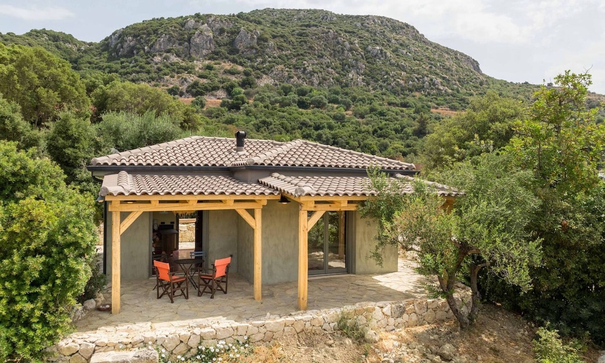 Valerianos Villa | Villa Koukounari at Chionata