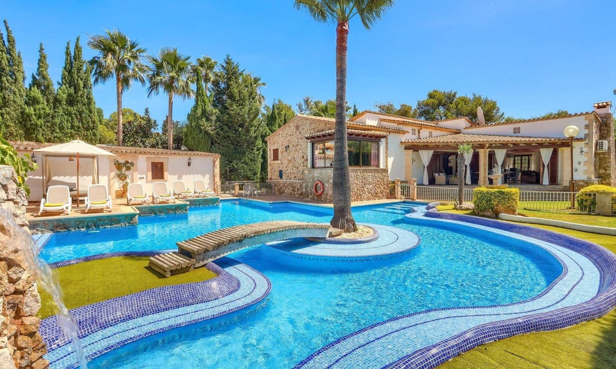 Urbanitzacio Gotmar Villa | Villa Pinos by Villa Plus