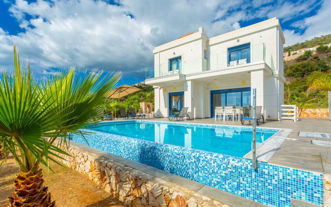Skala Villa | Villa Seashell: Large Private Pool, Walk to Beach, Sea Views, A/C, WiFi