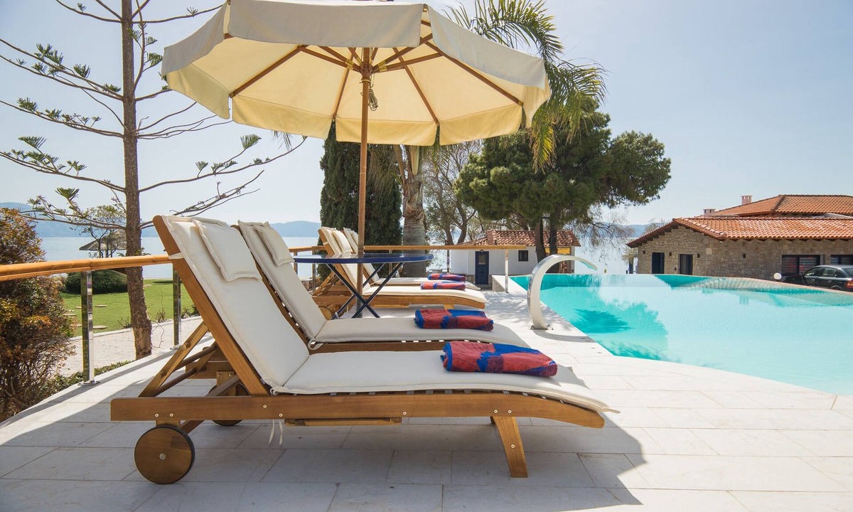 Pigadia House | Villa Stylvi - Hydra Bay Resort: Seaside Villa with Private Beach and Dock for Boats