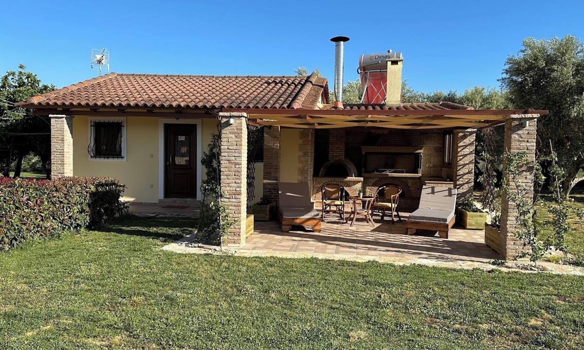 Ilida House | Villa Zoe renovated house for summer vacation and more