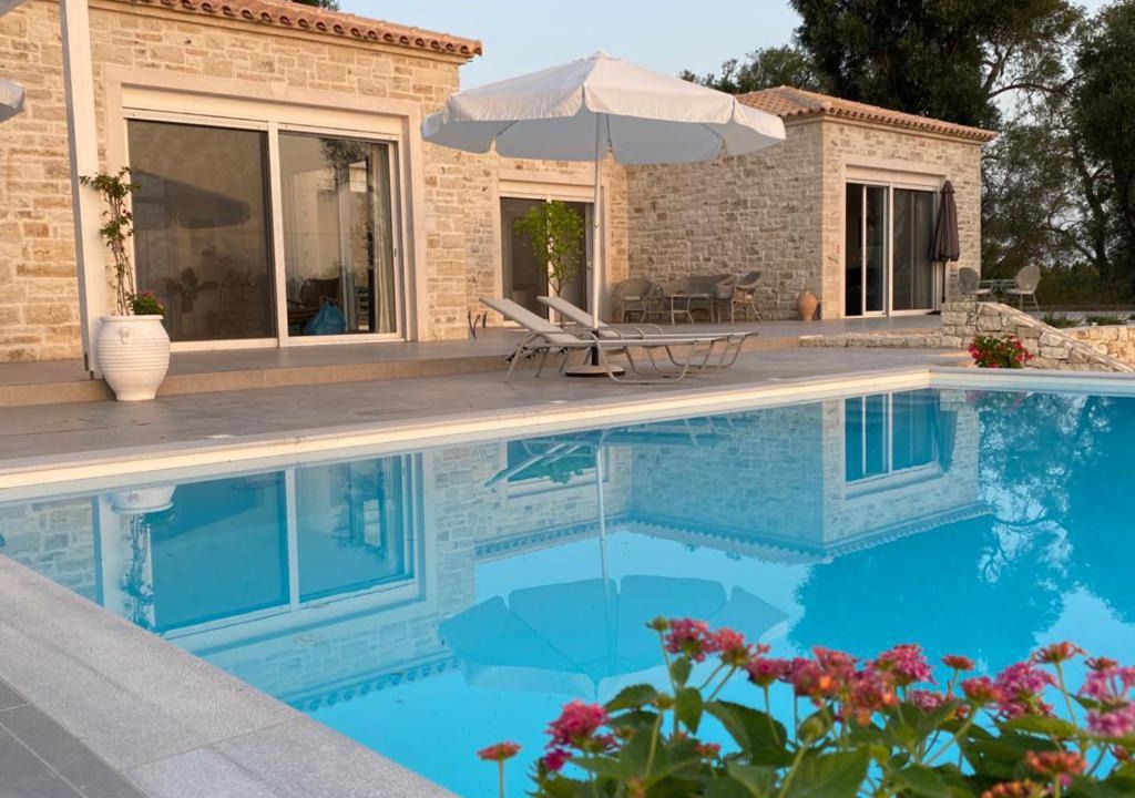 Rantatika Villa | VillaSleeps10-Garden-FreeParking-Pool-Ac