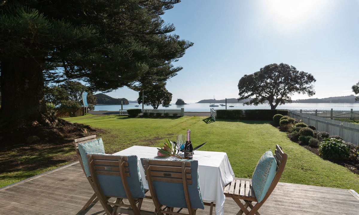 Paihia Cottage | Wairangi Beach Cottage - Paihia Beach House