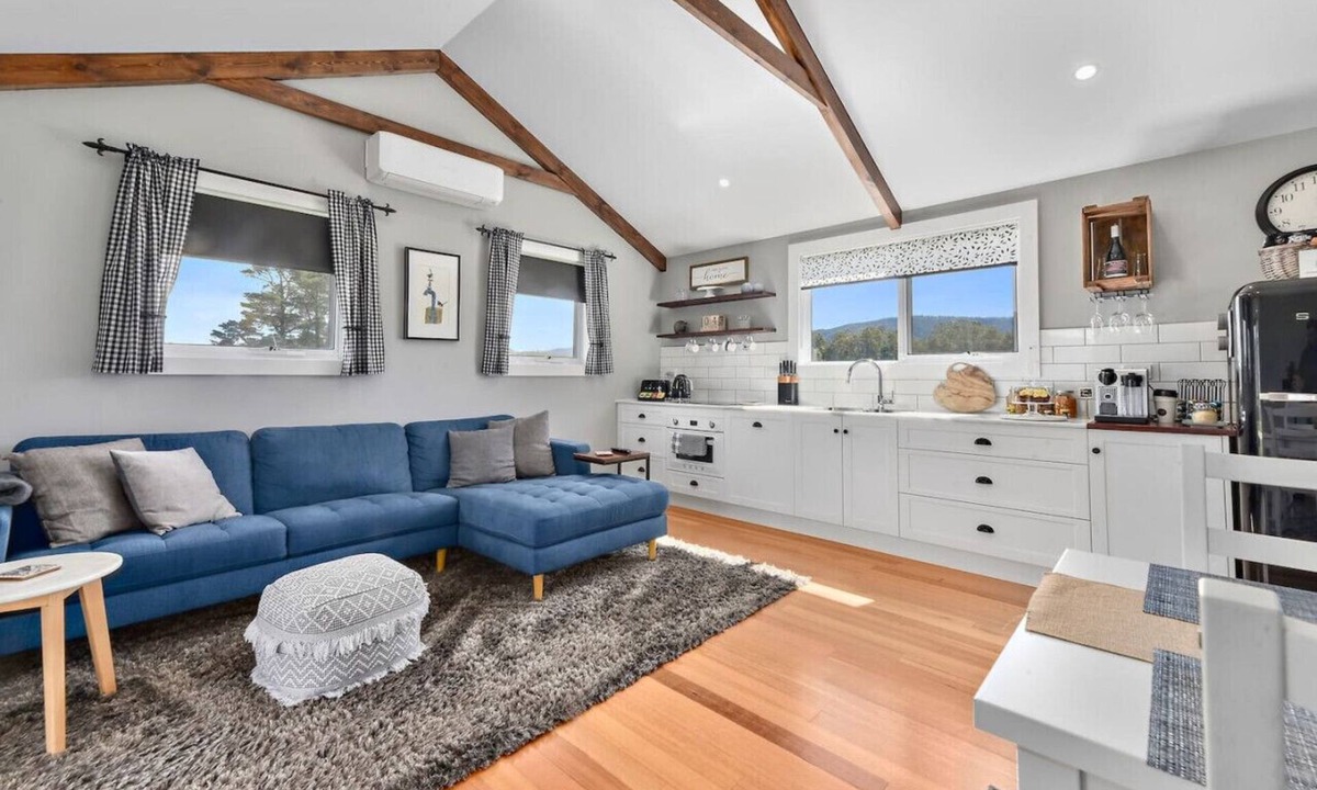 Mole Creek House | Wakefields - an enchanting mountain view cottage