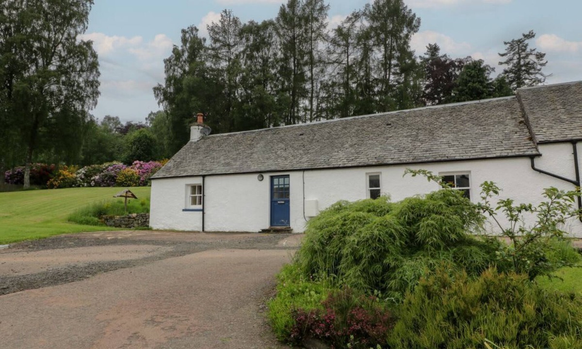 Crieff House | West Cottage, Comrie