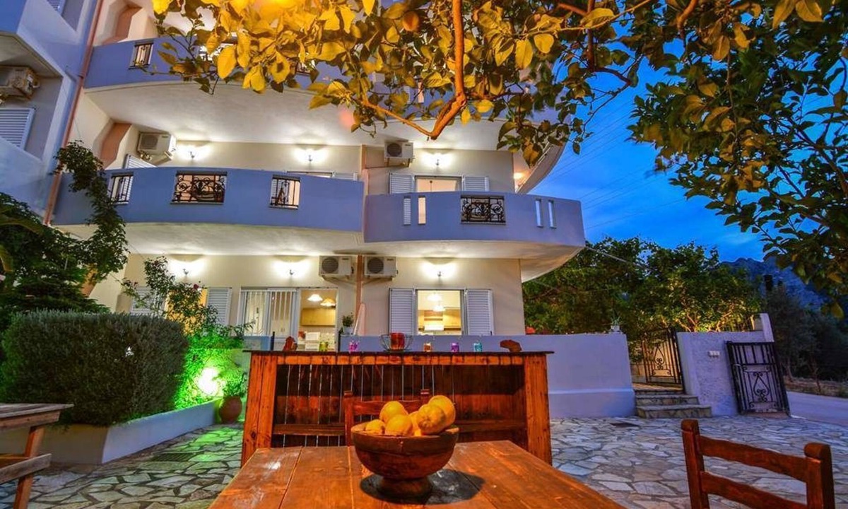 Xylokastro-Evrostina Apartment | White Villa