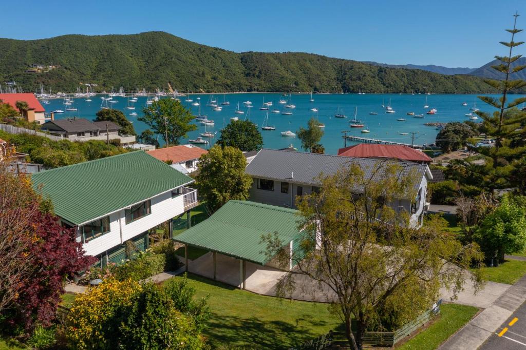 Waikawa Bay House | Windows on Waikawa- With On-Site Boat Parking! Abode No1