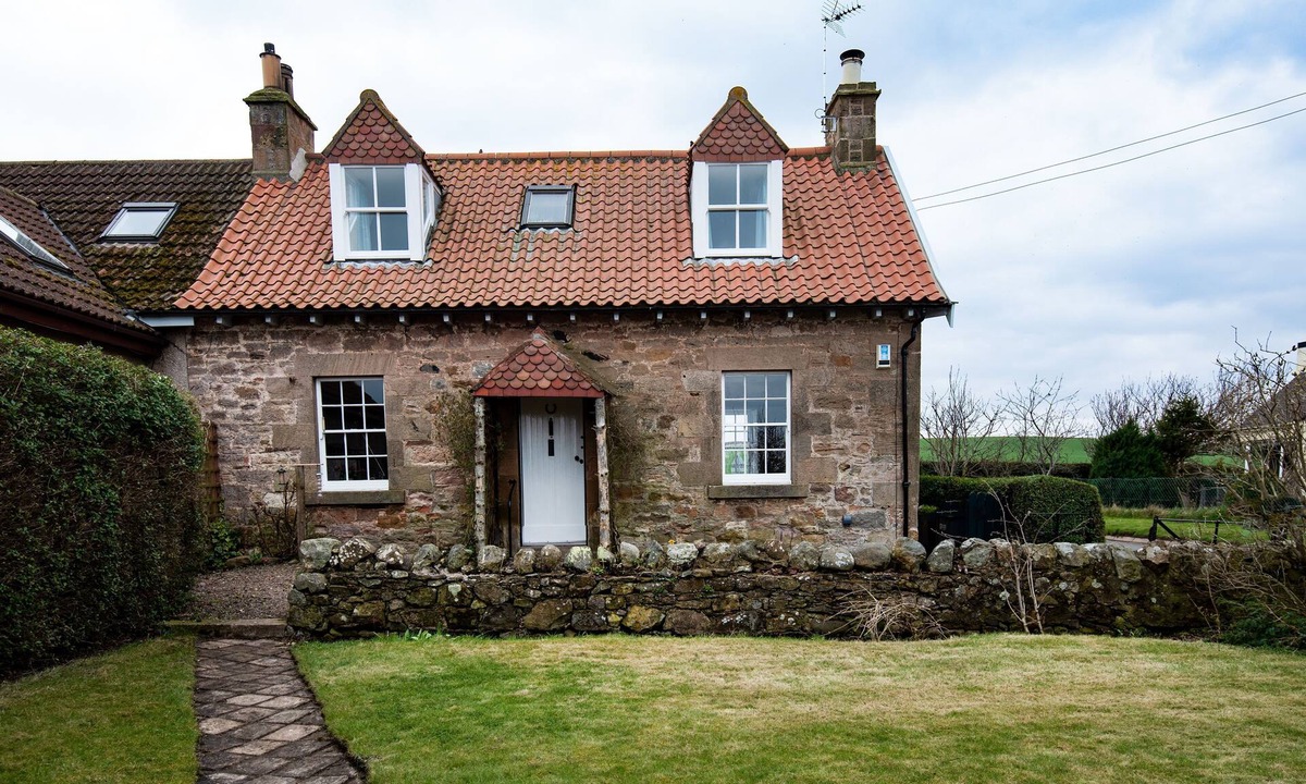 Cockburnspath Cottage | WINDYRIG, Cockburnspath - sleeps 4 in 2 bedrooms