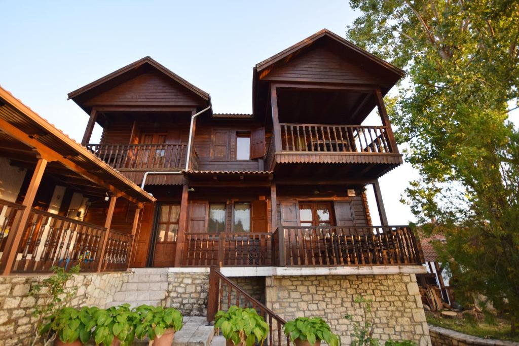 Raftis Ski Chalet | WOODEN IN WOODS