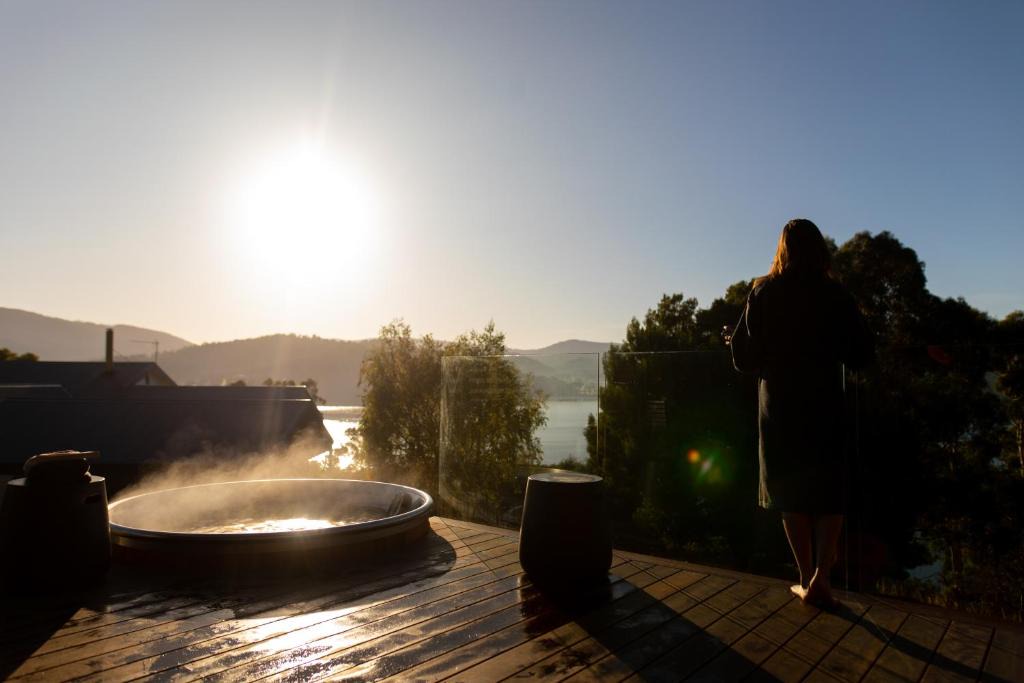 Lymington House | Woodland Bay Retreat-Hot tub,Sauna and Bayview Retreat