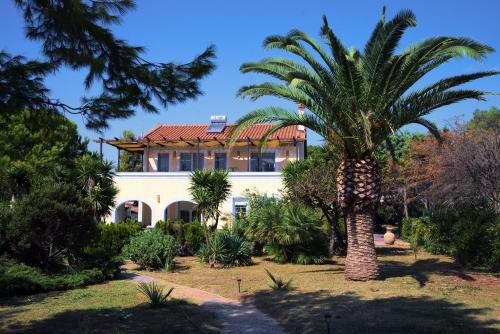 Pylos-Nestoras Villa | Year-Round Beachfront Bliss at Memi Beach, Koroni