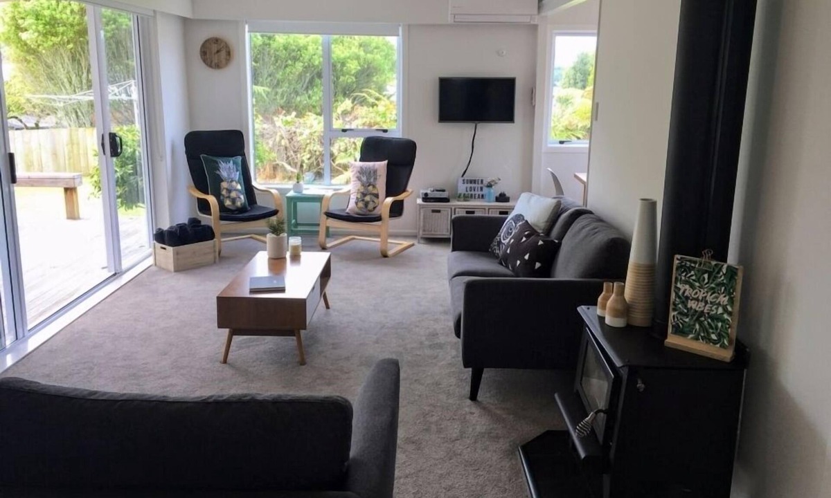 Mangakino House | Your private slice of lake life! Pet friendly!