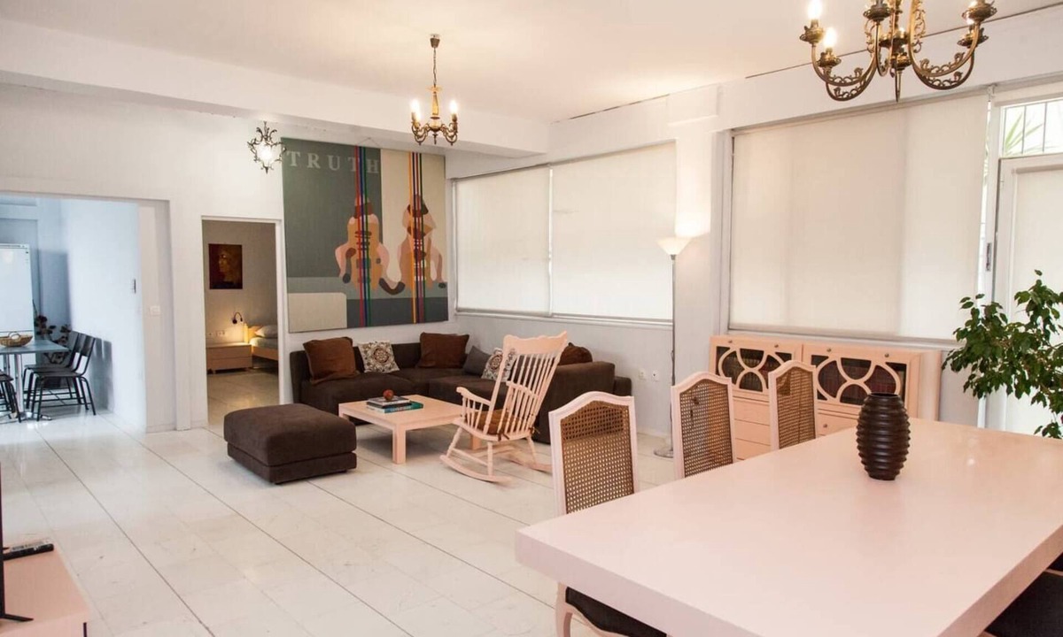 Ilioupoli Apartment | Ypsilon IconicAthensHome next to Mount Hymettus National Park