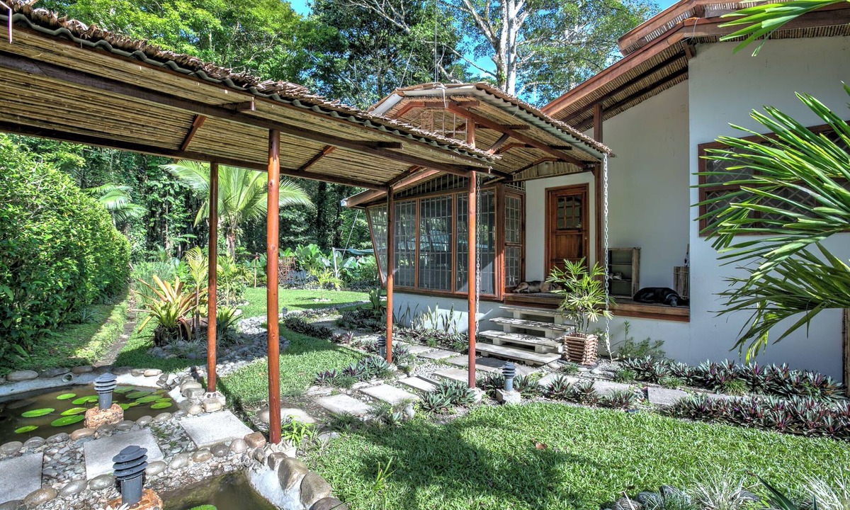 Chiguata Villa | Zen Villa #1 - 3 Bed with Jungle Garden, Yoga deck and pond