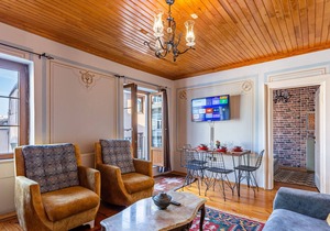 1+1 Flat with Balcony, Sea view, near metro ,Galata Tower