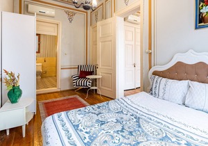 1+1 High Ceilinged Flat with balcony, Sea view, Galata Tower