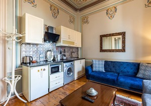1+1 High Ceilinged Flat with bay window, Galata Tower, Metro