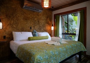 #16 Stylish Rustic Studio & Outdoor Jacuzzi