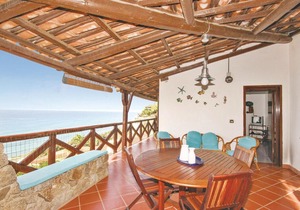2 bedroom accommodation in Parghelia VV