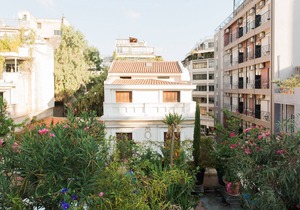 2 Distinct Apartments in 1 Building with Balcony & Green Rooftop! EP9UT