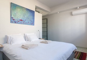 3 apts in 1 building with great views!