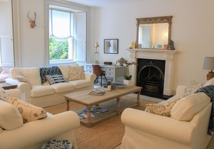 3 Bedroom Stylish Georgian Apartment - Great for Families