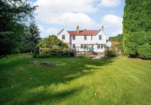 8 bedroom accommodation in Gordon, near Kelso