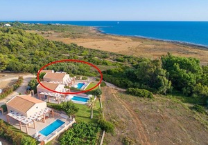 Antigoni Beach House: Large Private Pool, Walk to Beach, Sea Views, A/C, WiFi
