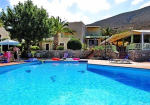 Apartment in a resort in Koutoloufari with parking space