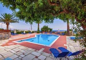Apartment in a resort in Koutoloufari with parking space