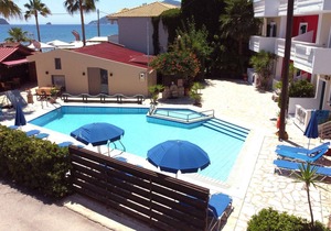 APARTMENT RIGHT ON THE WATER.