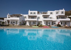 Apartment Yaki 2 in Panormos bay, in the northeast of the island, with 2 bedrooms, 4 sleeps.