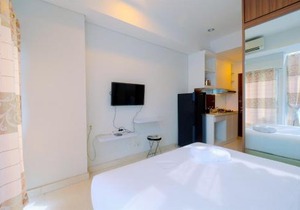 Best Emerald Studio Room Apartment at Capitol Park Residence By Travelio