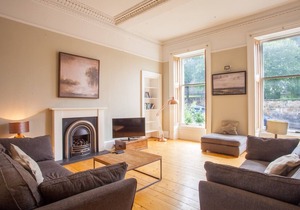 Bright and cosy 1 bed apartment in Pollokshields