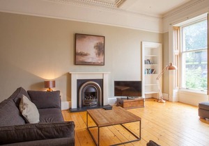Bright and cosy 1 bed apartment in Pollokshields