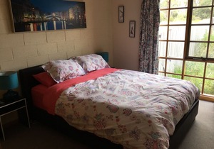 Comfy & roomy 2 Bed Room unit 1 @ beachside Dodges. Just 30 min from Hobart