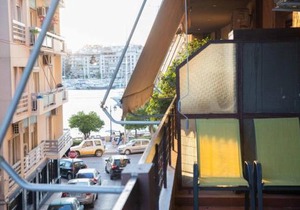 Cozy apartment with sea view next to Marina Zeas