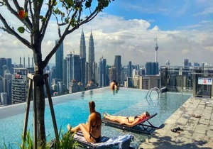 Deluxe King Suite with Garden View 21