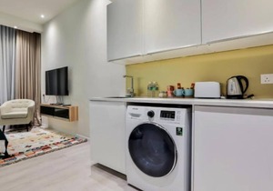 Deluxe King Suite with Twin Tower View 2