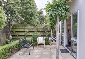Elegant and private in Merivale
