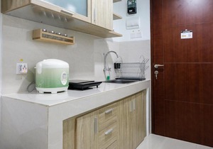 Elegant Studio Apartment at Springwood Residence By Travelio