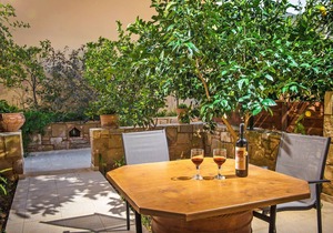 Elia 1 maisonette,Near Heraklion, beach & taverns