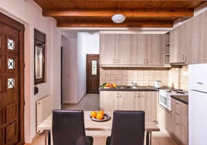 Elia 5 maisonette,Near Heraklion, beach & taverns